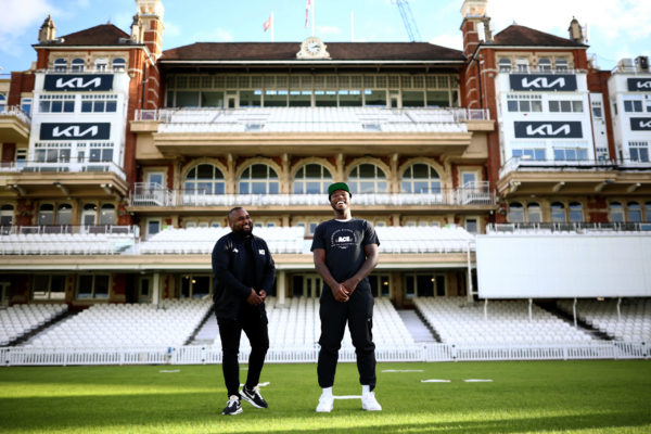 LONDON, ENGLAND - NOVEMBER 09: Boxer Isaac Chamberlain visits The Kia Oval to try his hand at cricket after being announced as an ambassador for The ACE Programme at The Kia Oval on November 09, 2022 in London, England. (Photo by Ben Hoskins/Getty Images for Surrey CCC)