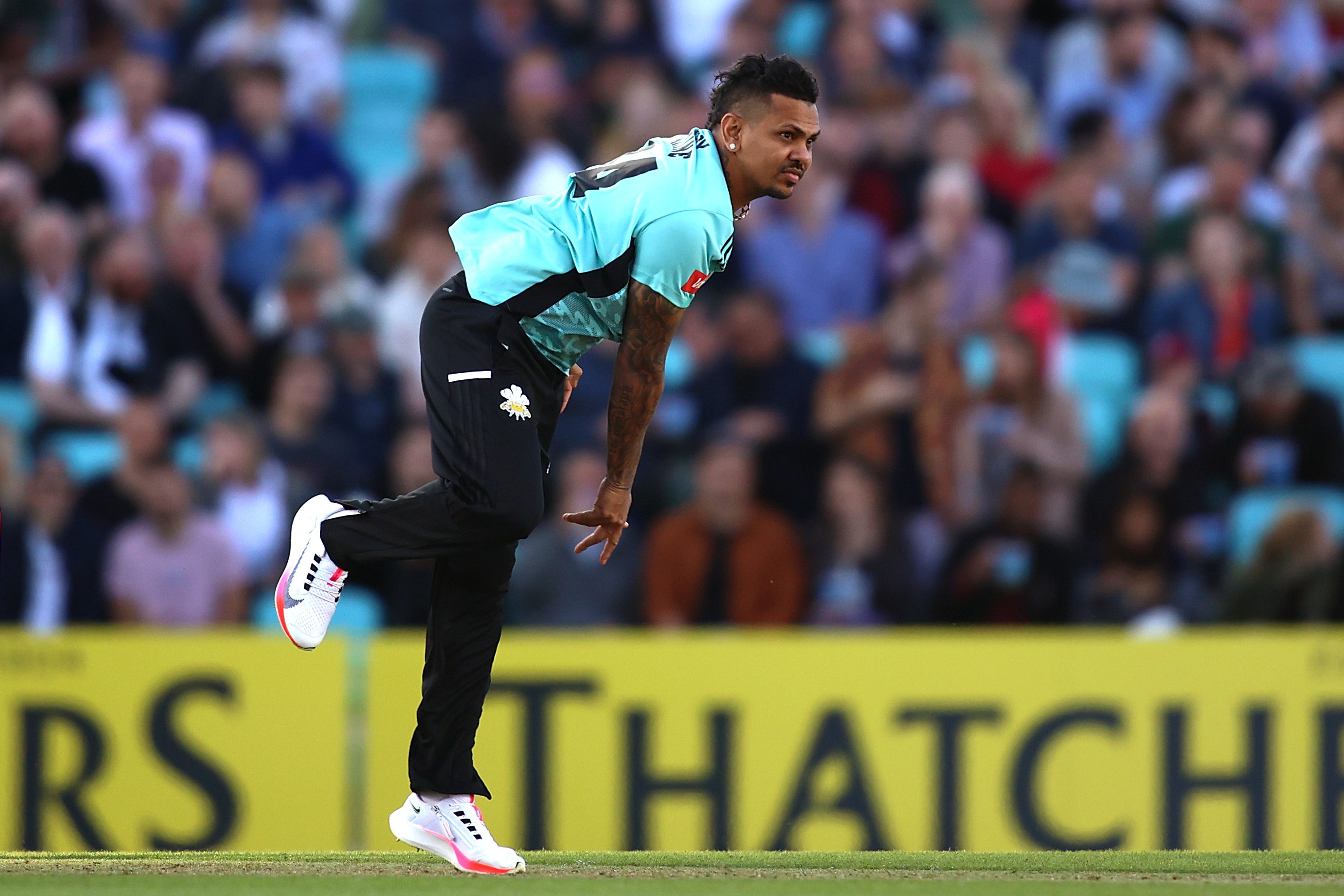 Surrey re-sign Sunil Narine for 2023 Vitality Blast