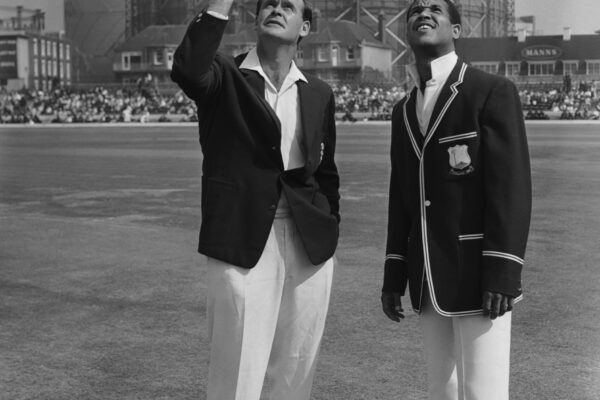 England captain Brian Close and West Indies captain Garfield Sobers tossing up before before the fifth and final test at the Oval, London, 18th August 1966. Sobers won the toss and elected to bat. England later won the Test by an innings and 54 runs. (Photo by Dennis Oulds/Leonard Burt/Roger Jackson/Central Press/Hulton Archive/Getty Images)
