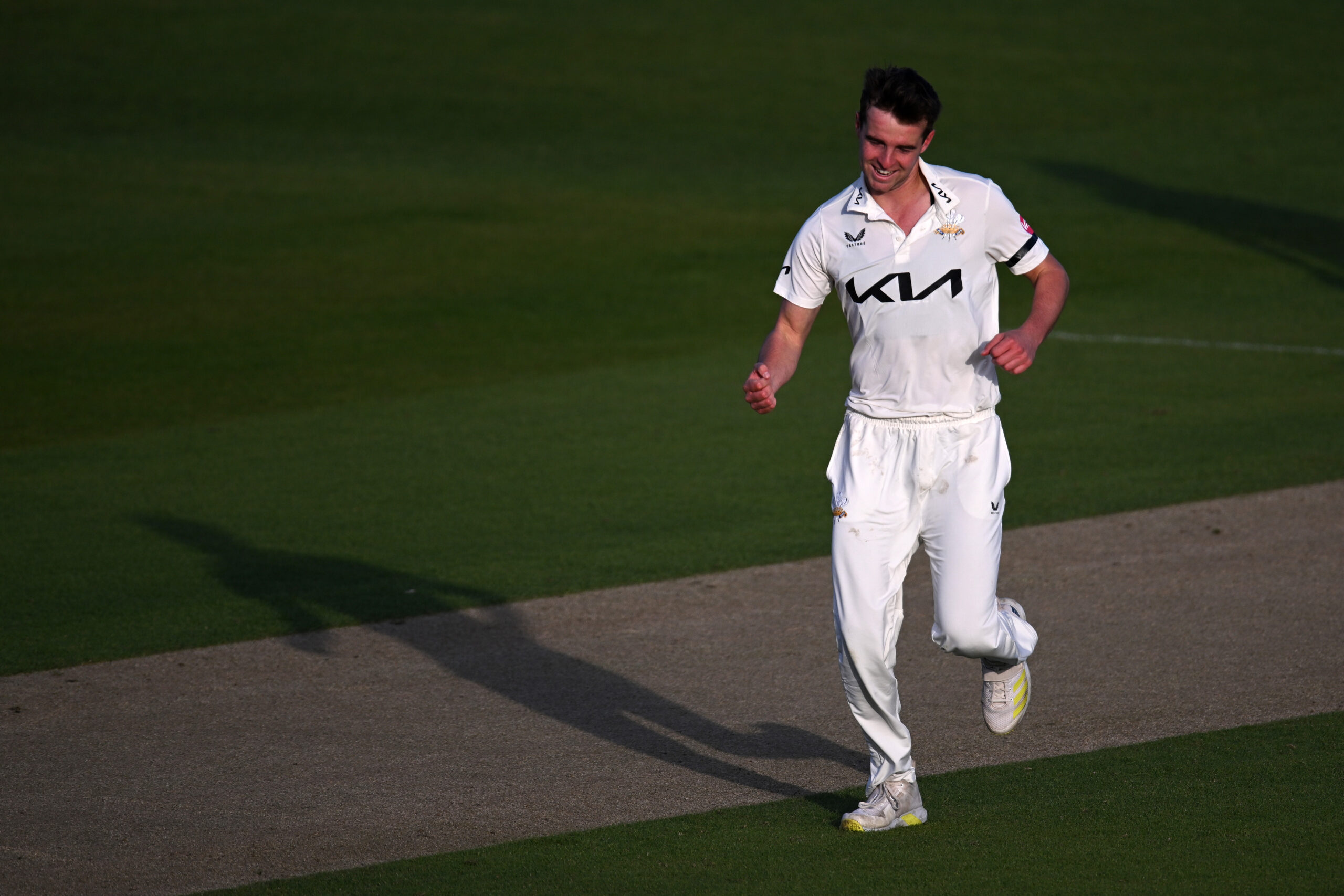 Surrey wrap up innings victory at Kent