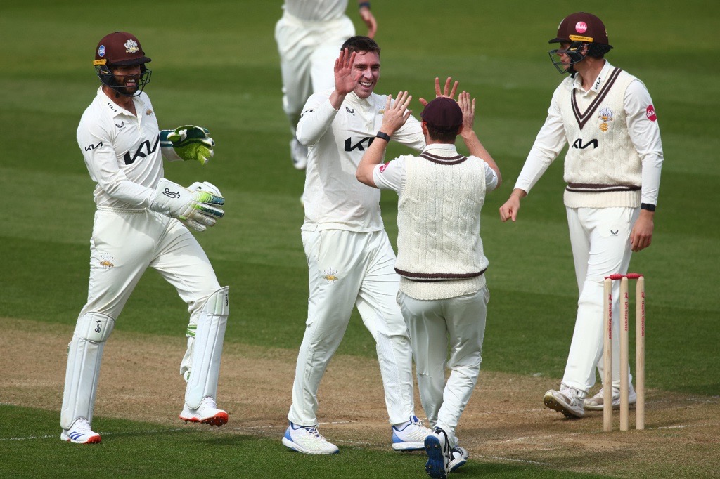 Lawrence and Steel spin Surrey into strong position
