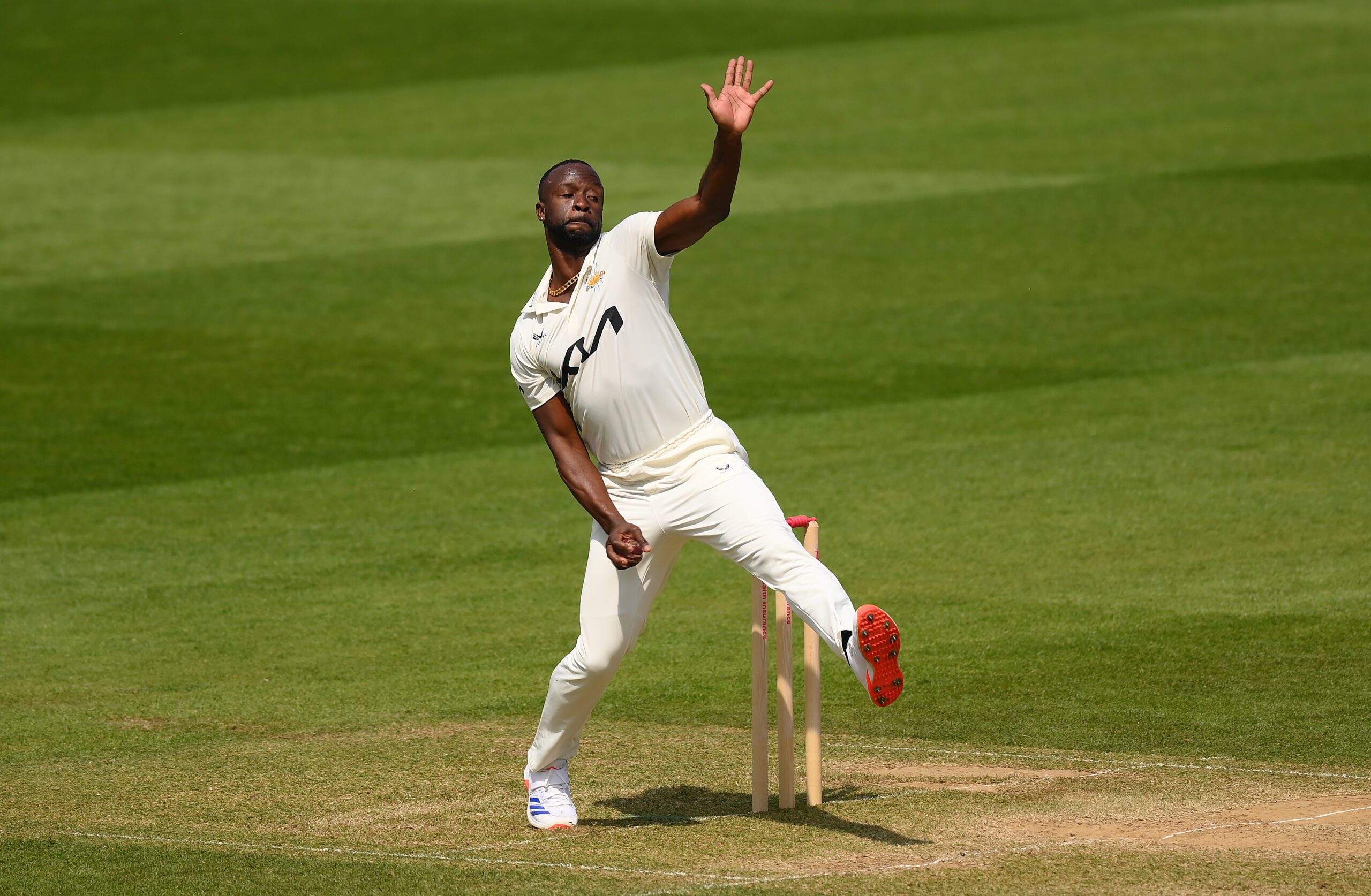 Kemar Roach rejoins Surrey