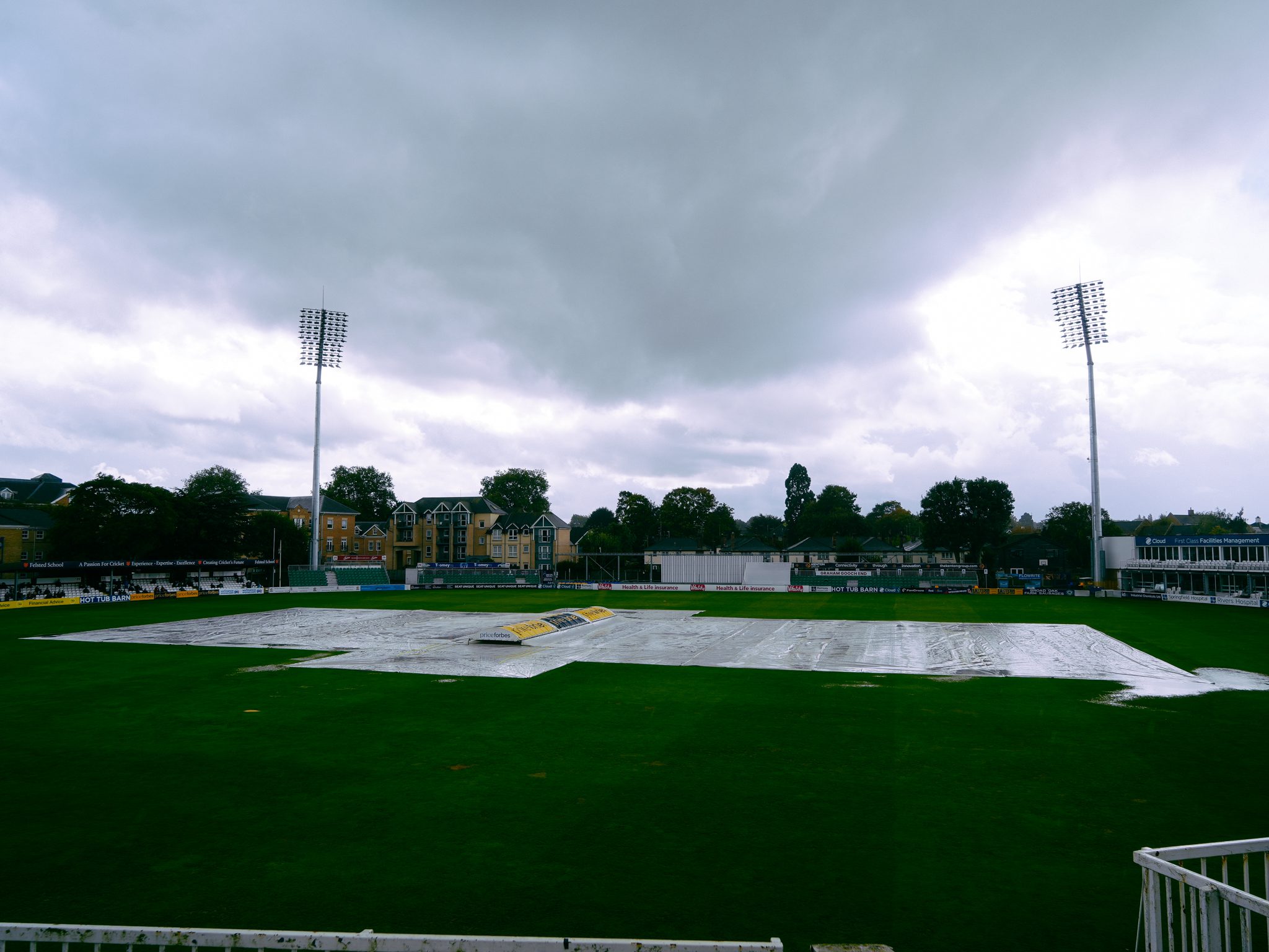 Rain halts first day at Chelmsford
