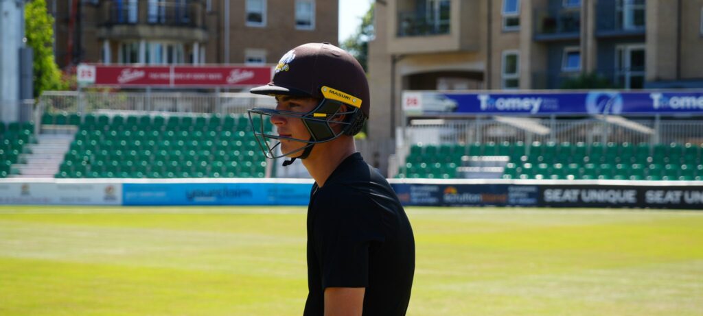 Adam Thomas signs professional contract with Surrey