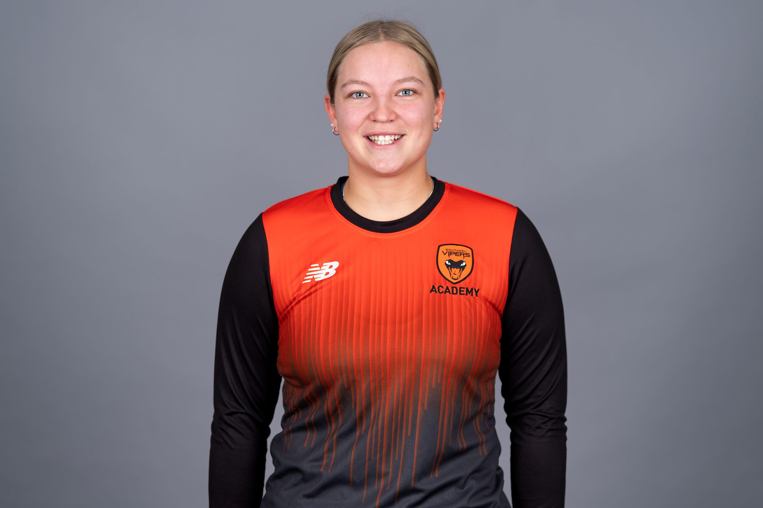 Surrey sign reinforcements for trip to Essex