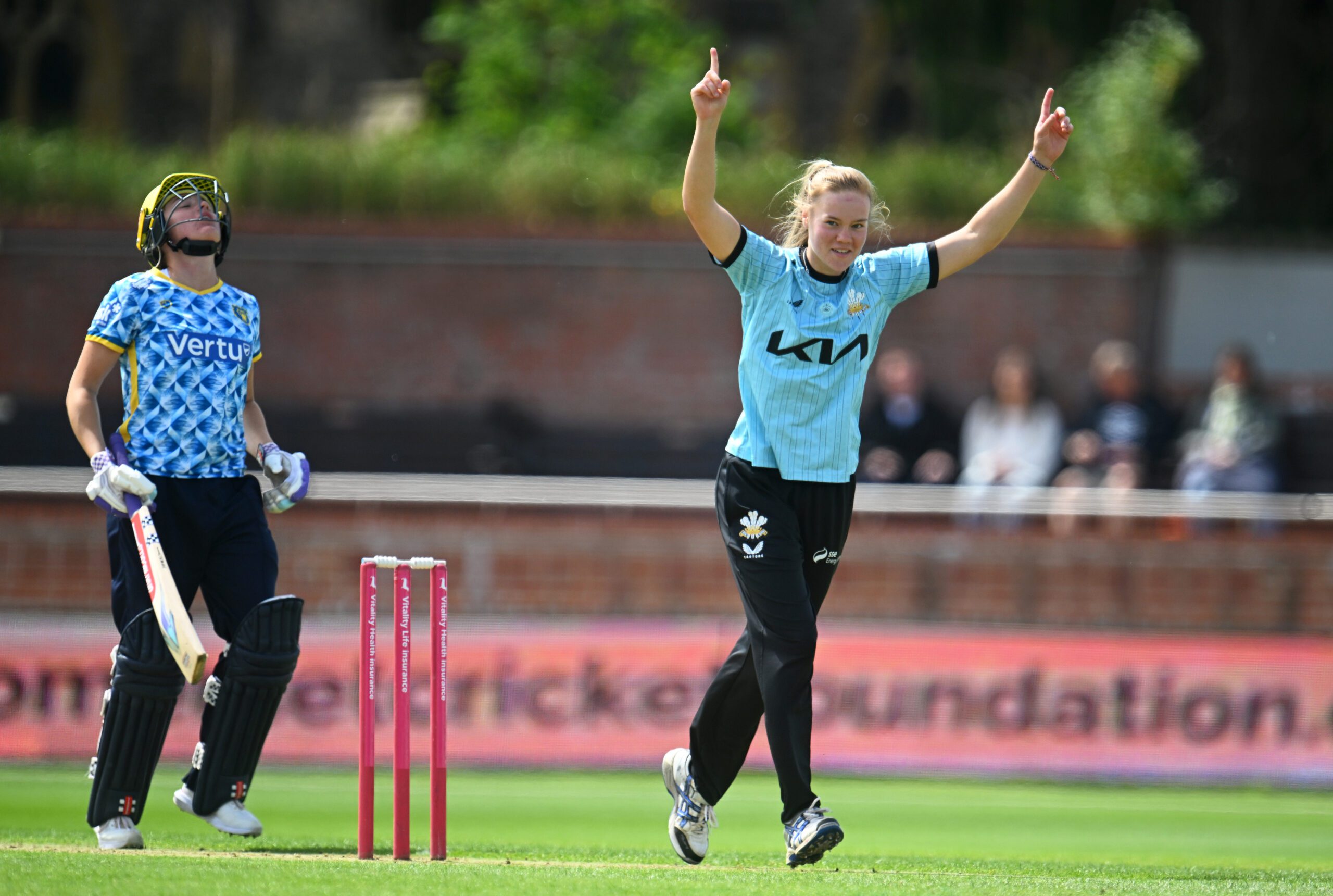 Surrey beat Bears women in final over thriller to secure a place in the final of the Vitality T20 County Cup