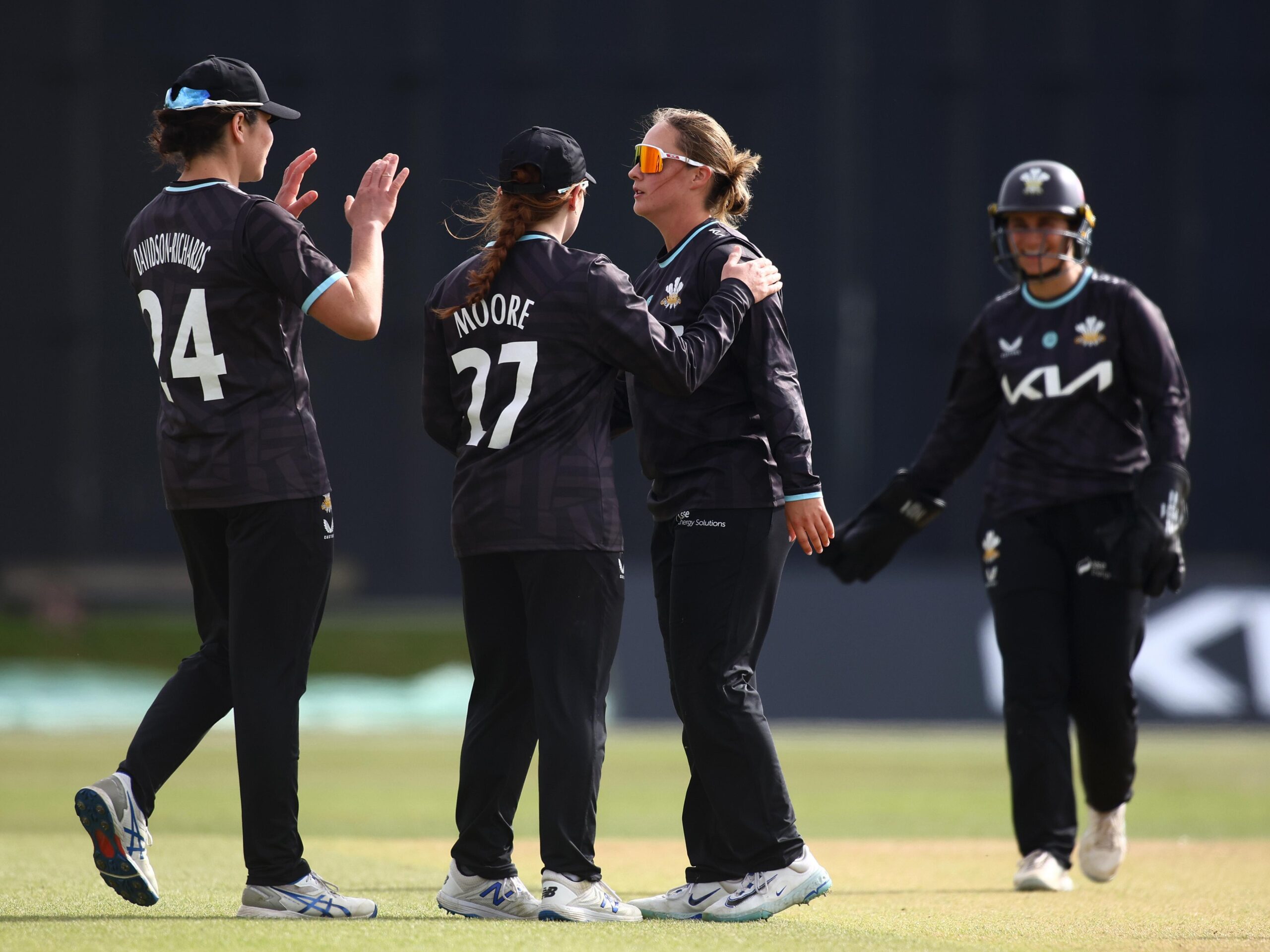 Surrey suffer defeat against Warwickshire