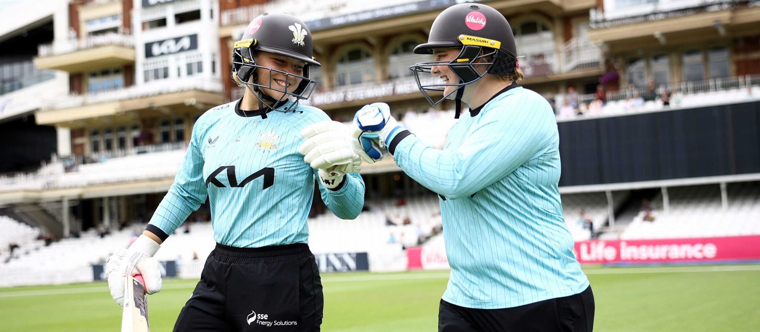 Rachel King signs rookie contract with Surrey.