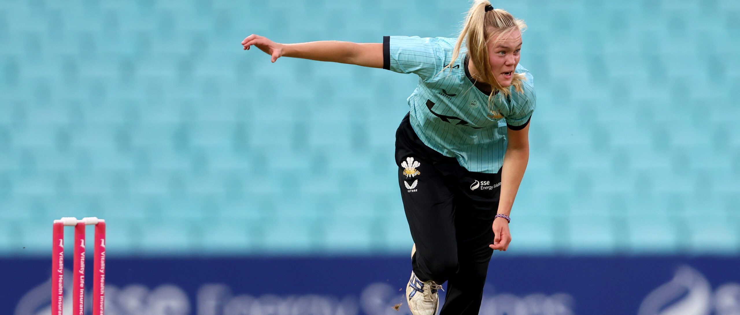 Alexa Stonehouse to join Warwickshire on year-long loan
