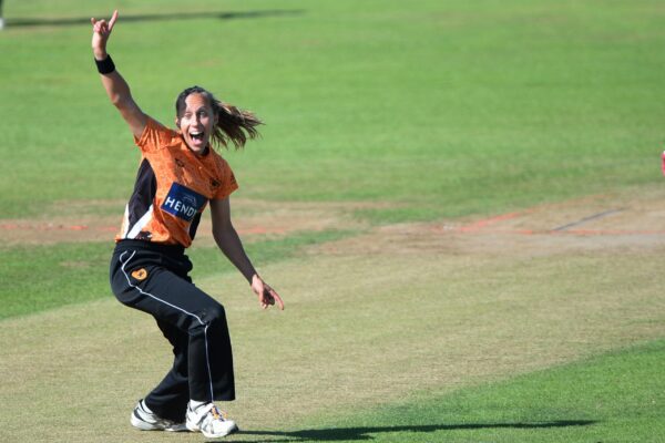 Loughborough Lightning vs Southern Vipers - Kia Super League 2017 DERBY, ENGLAND - AUGUST 15: Tash Farrant of Southern Vipers appeals during the Kia Super League 2017 match between Loughborough Lightning and Southern Vipers at The 3aaa County Ground on August 15, 2017 in Derby, England. (Photo by Nathan Stirk/Getty Images)