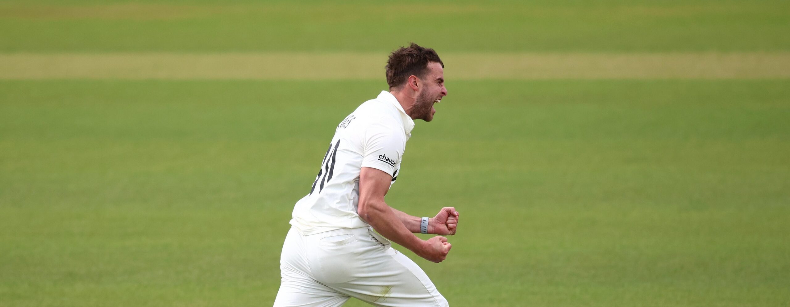 Four for Lawes as Leicestershire take lead on Day 3