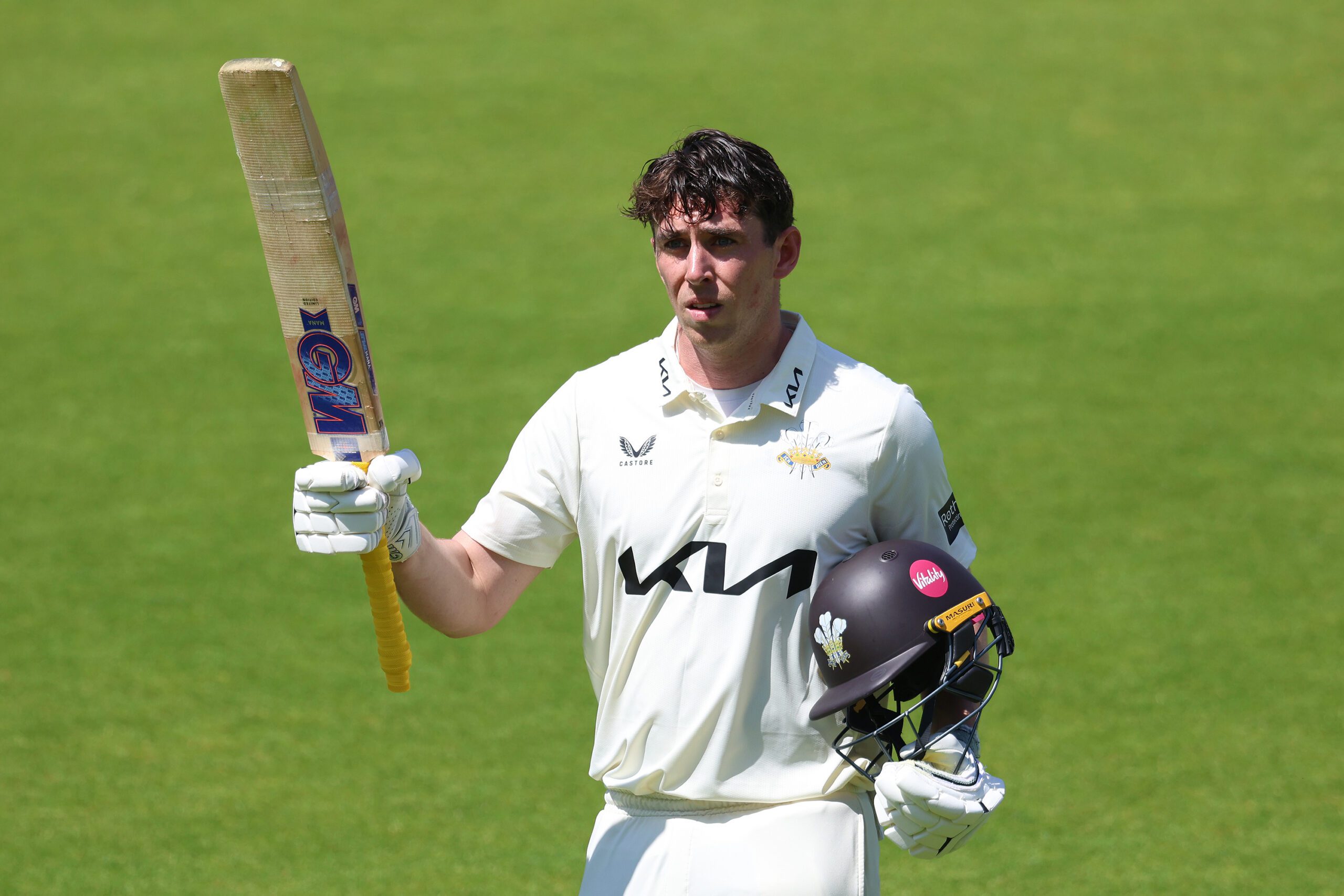 Smith and Lawrence centuries help Surrey to draw at Warwickshire