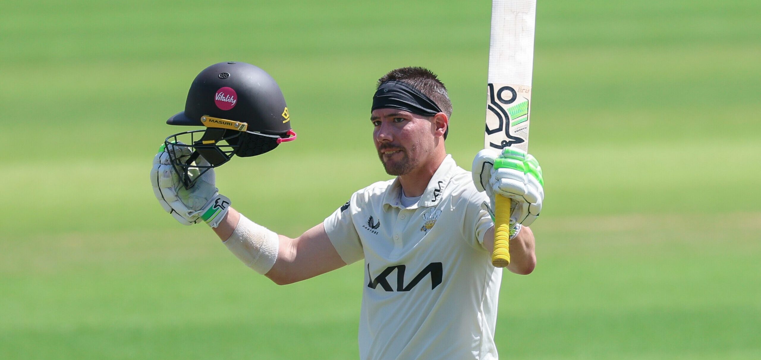 Burns century keeps Surrey in the game